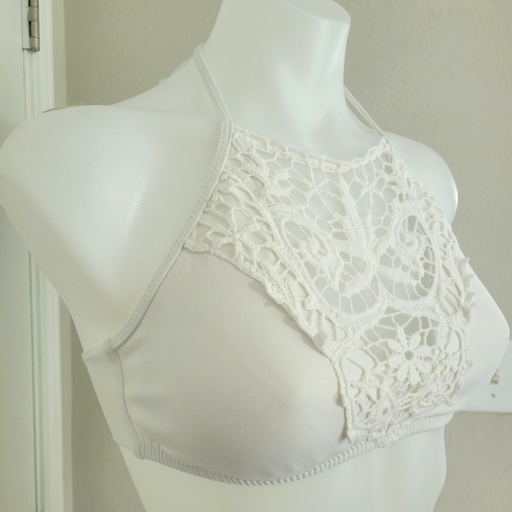 BECCA High Neck Crochet Floral Lace Bikini Top L EUC White Halter - Picture 2 of 10